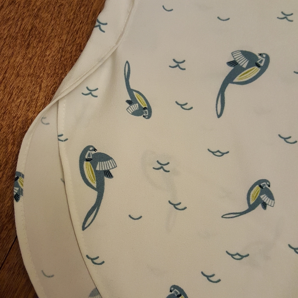 Loft flowy blue bird white short sleeve top - Picture 4 of 8